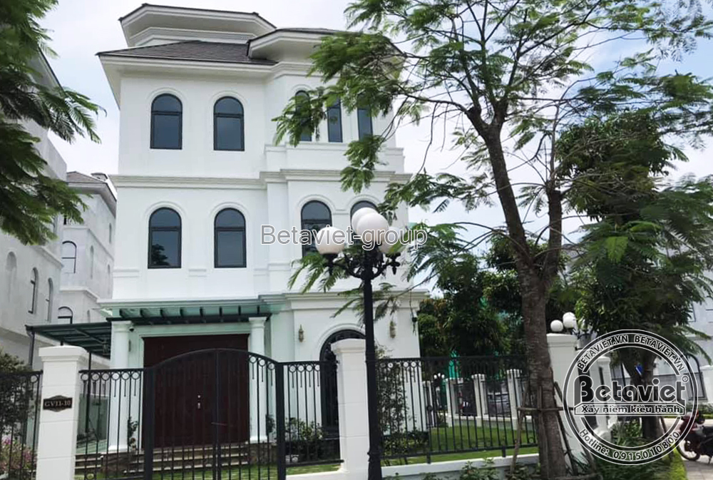 Thi công biệt thự 3 tầng hiện đại gỗ tại Vinhomes Green Villas